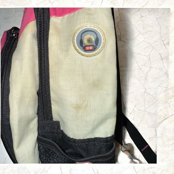 Everest Deluxe Small Sporty Pink and Black Backpack with Padded Straps - Picture 7 of 9